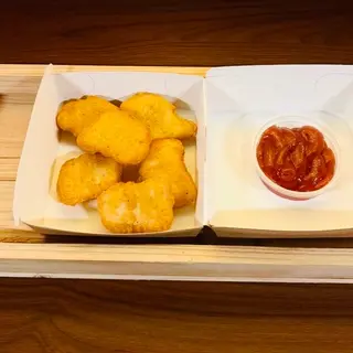 Giga Nuggetsy z kurczaka 6 sztuk z sosem