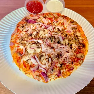 Pizza z szynką, pieczarkami, czerwoną cebulą 24 cm