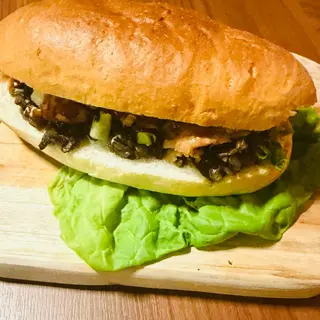 Buła z grillowanym kurczakiem