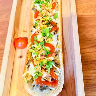 Zapiekanka z grillowaną wołowiną