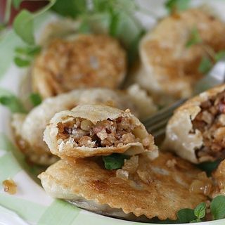 Pierogi z kaszą gryczaną i boczkiem