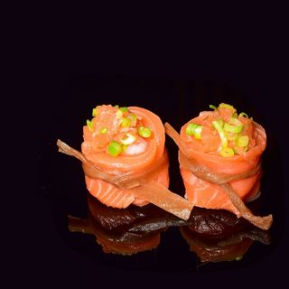 Ojakomaki łosoś, salsa mango