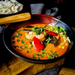 Tom yum z kurczakiem