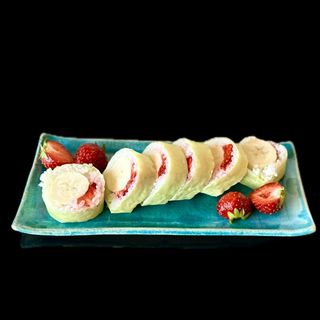 Kolorowe maki z owocami