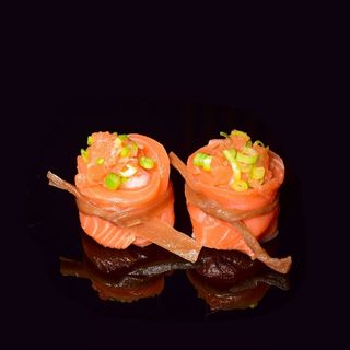 Ojakomaki łosoś, cebulka w tempurze