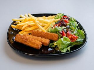 Rybki panierowane z frytkami