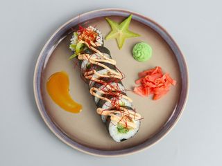Futomaki z kalmarem w tempurze z kobe i chilli