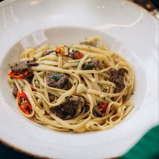 Aglio Olio e peperoncino z wołowiną 