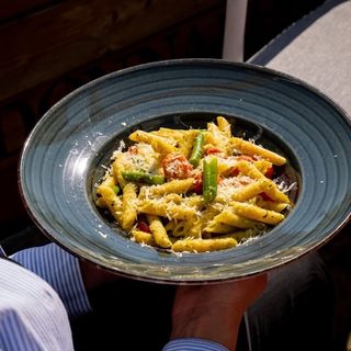 Penne con asparagi e pesto di basilico 