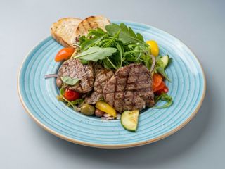 Sałata Vegetariana z wołowiną 