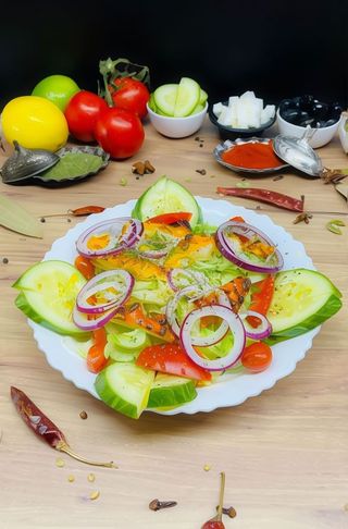Turkish Salad Z Grillowanym Kurczakiem