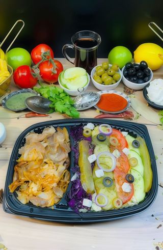 Mięso mieszane z sałatką duże