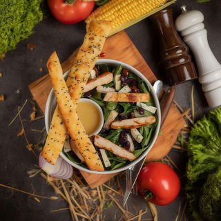 SAŁATKA Z KURCZAKIEM