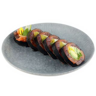 Futomaki sashimi z łososiem i tuńczykiem