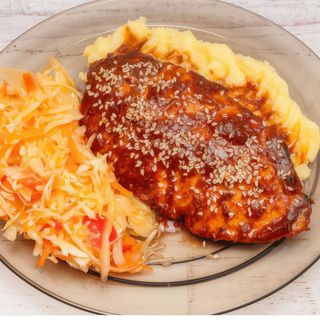 Ryba w aromatycznym sosie sojowo-miodowo-pikantnym