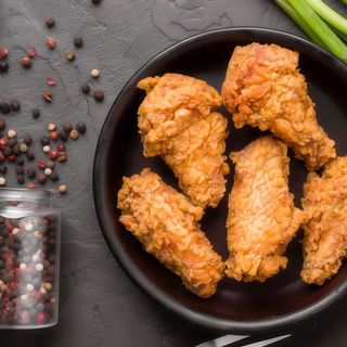 Wings 5szt z frytkami i sosem