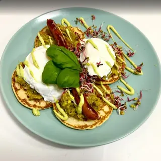 Pancakes (4 szt.) Jajka z frankfurterkami