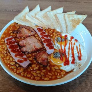 ANGIELSKIE ŚNIADANIE CAŁODOBOWE. 