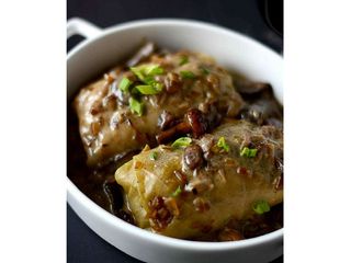 GOŁĄB PROSTO Z NASZEGO PIECA W SOSIE GRZYBOWYM DUSZONY W ROSOLE (JEDNA SZT. (300 g)