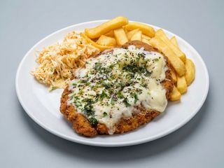 KOTLET SCHABOWY ZAPIEKANY / SER / GRUBE FRYTKI / SURÓWKA