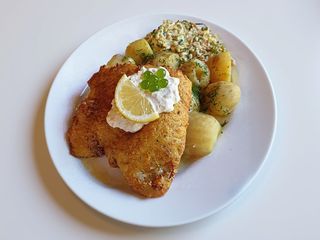 POŁOWA DORSZA ATLANTYCKIEGO PO LONDYŃSKU / ZIEMNIAKI / MASŁO / KOPEREK