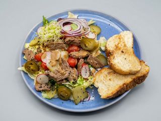 Sałatka Gorillaz (z rostbeafem wołowym)