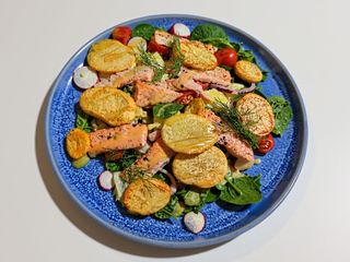 Sałatka Fish Love (z grillowanym łososiem)