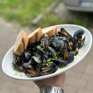 Mule w sosie śmietanowo-czosnkowym