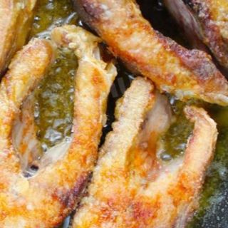 Karp w mące kukurydzianej z frytkami