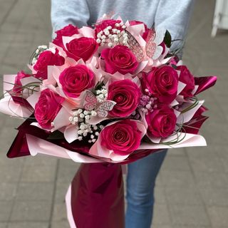 Bukiet z 18 różowych róż 