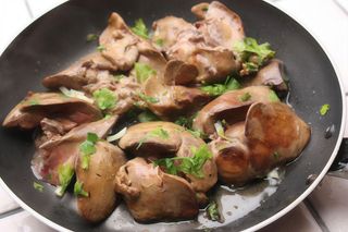 Wątroba drobiowa z pieczakami