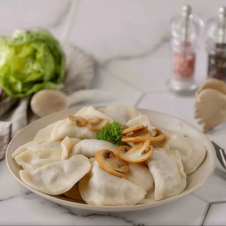Pierogi z ziemniakami i grzybami z cebulką 300g