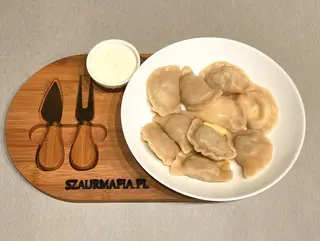 Pierogi gotowane z twarogiem i rodzynkami