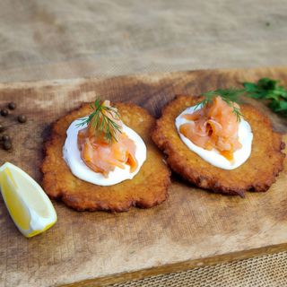Placki z łososiem