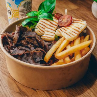 Kebab box z serem halloumi