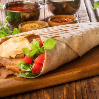 Kanapka z sosem serowym