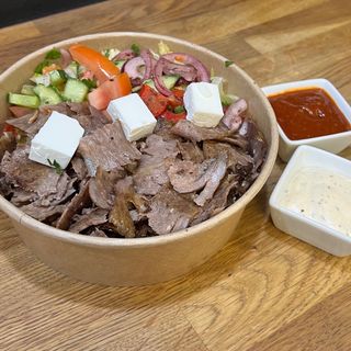 Kebab box z surówkami i serem