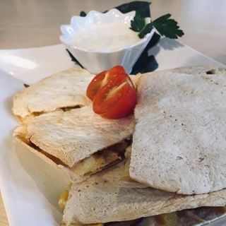 Quesadilla z kurczakiem i warzywami