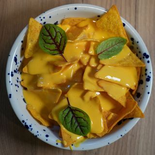 Nachos z sosem serowym