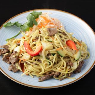 Makaron chiński smażony z tofu