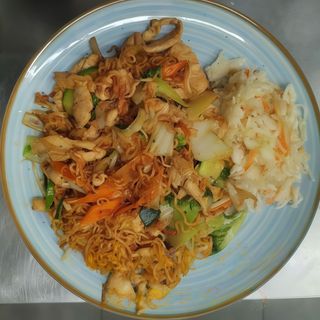 Makaron tajski z kurczakiem