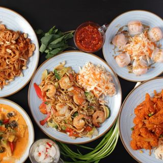 Zupa Mien z wołowiną gotowaną i kurczakiem (duża)