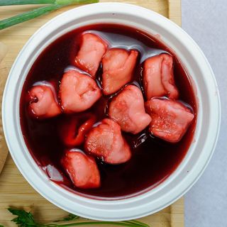 Barszcz czerwony z uszkami z mięsem