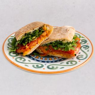 Panino salami i spicy majo