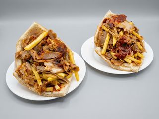 6. Kebab w bułce z cielęciną - Frytas - Mega