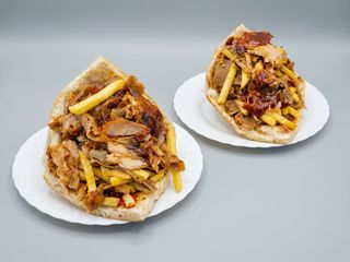 8. Kebab w bułce MIX 2 mięsa - Frytas - Mega