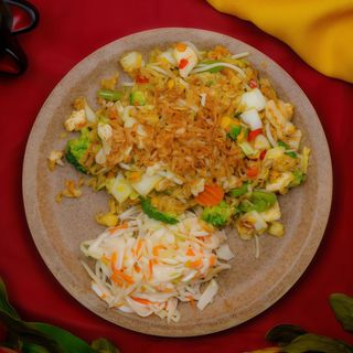 Ryż Smażony z Kurczakiem i Warzywami