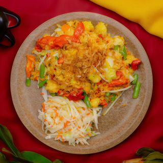 Ryż Smażony z Kaczką i Warzywami