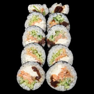 Futomaki łosoś pieczony