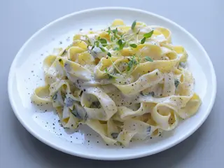 Makaron ziołowo-serowy z kurczakiem - ŁAGODNY